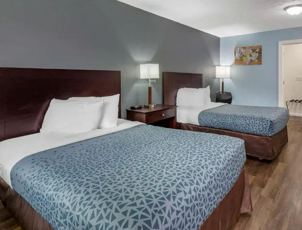 Econo Lodge Inn & Suites Sandusky South hotel detail image 2