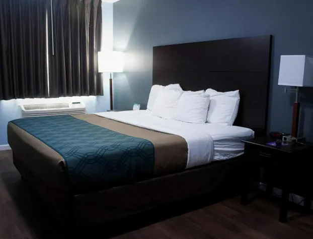 Econo Lodge Inn & Suites Sandusky South hotel detail image 3