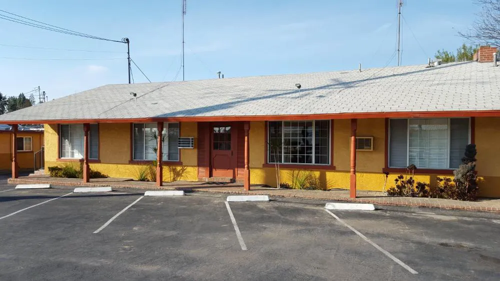 Reedley Inn hotel hero