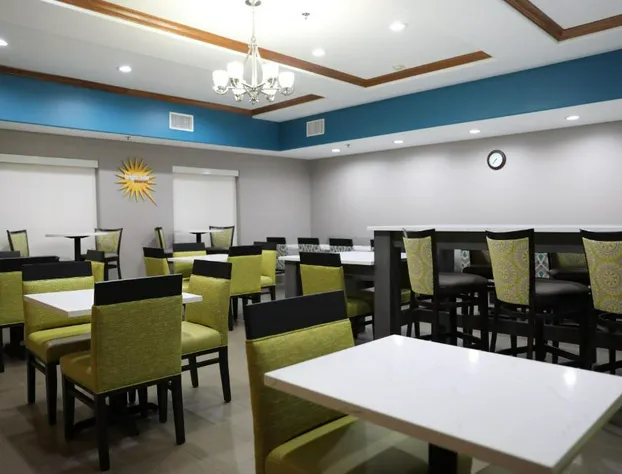 La Quinta Inn & Suites by Wyndham Sulphur Springs hotel detail image 4