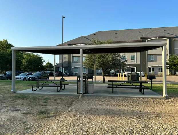 La Quinta Inn & Suites by Wyndham Sulphur Springs hotel detail image 2