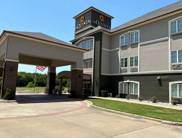 La Quinta Inn & Suites by Wyndham Sulphur Springs hotel detail image 1