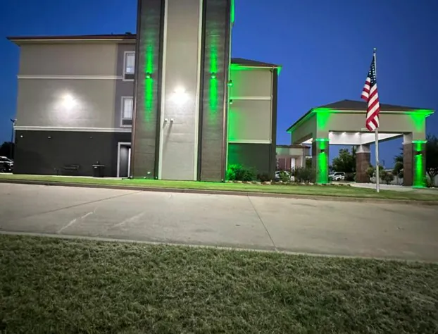 La Quinta Inn & Suites by Wyndham Sulphur Springs hotel detail image 3