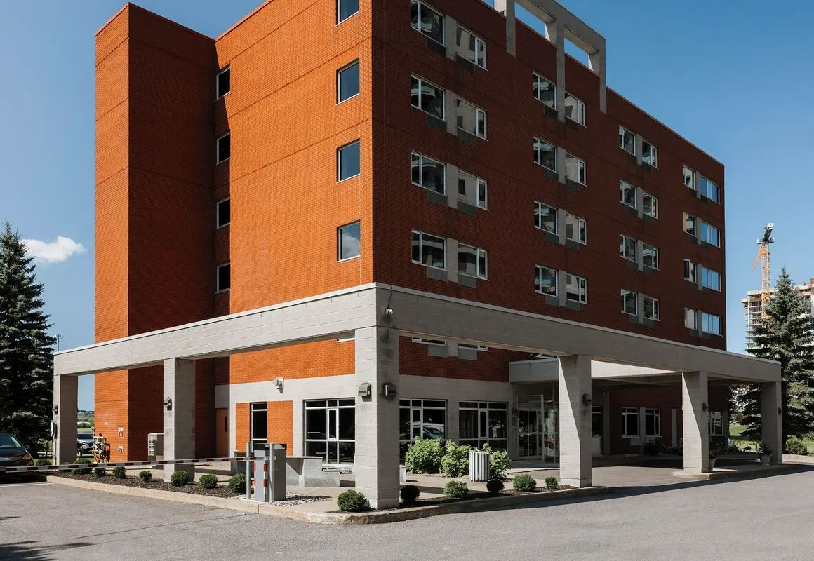 Hôtel Le Dauphin Montréal - Longueuil hotel hero