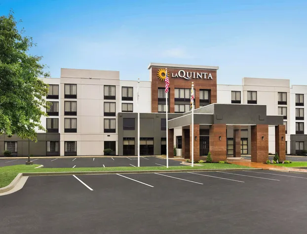 La Quinta Inn & Suites by Wyndham Newark - Elkton hotel detail image 1