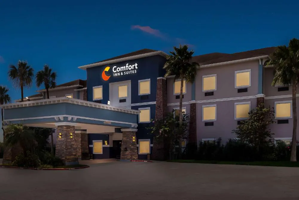 Comfort Inn & Suites Donna near I-2 hotel hero