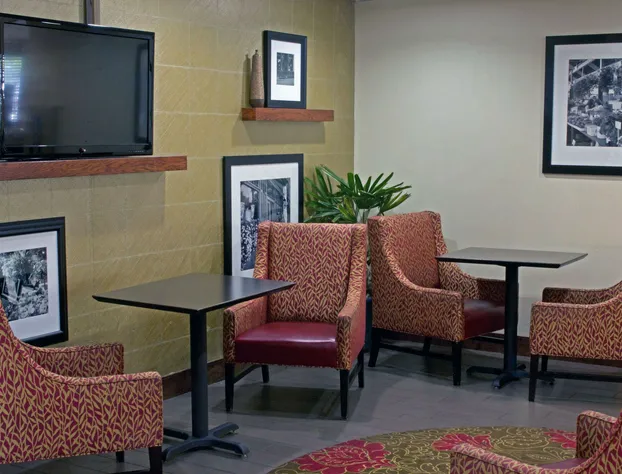 Hampton Inn Norfolk/Chesapeake (Greenbrier Area) hotel detail image 2