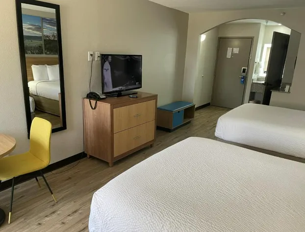 Days Inn by Wyndham Dallas Plano hotel detail image 1