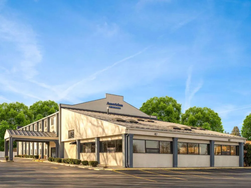 AmericInn by Wyndham Woodstock IL hotel hero