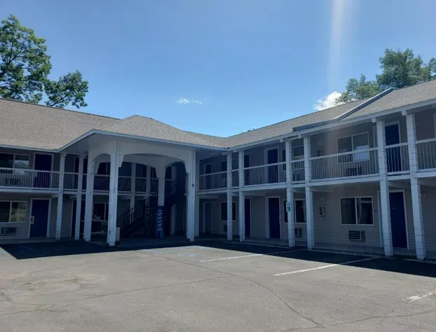 Travelodge by Wyndham Traverse City MI hotel detail image 2