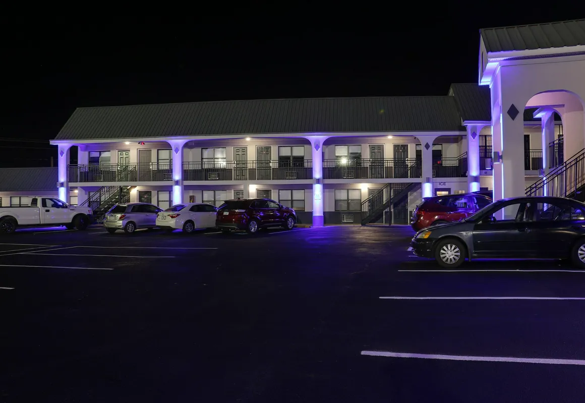 Travelodge by Wyndham Calhoun South I-75 hotel hero