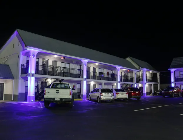 Travelodge by Wyndham Calhoun South I-75 hotel detail image 1