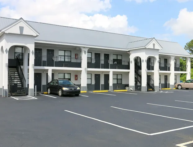 Travelodge by Wyndham Calhoun South I-75 hotel detail image 2