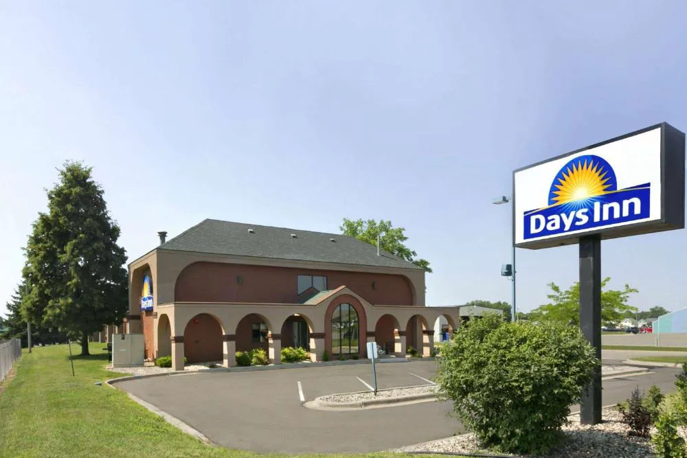 Days Inn by Wyndham Willmar hotel hero