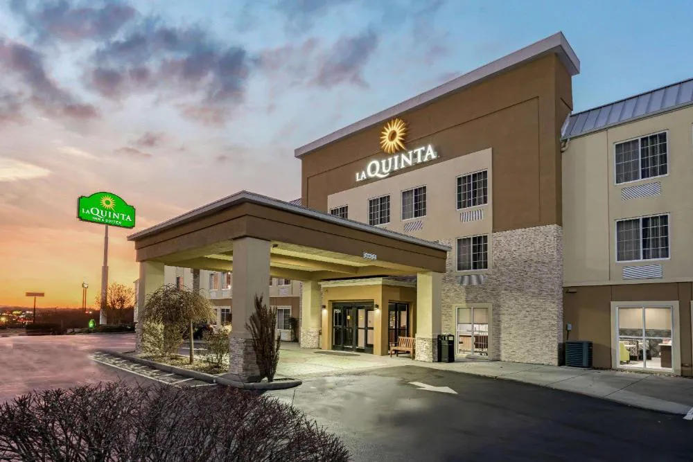 La Quinta Inn & Suites by Wyndham Knoxville North I-75 hotel hero