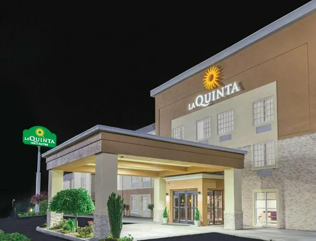 La Quinta Inn & Suites by Wyndham Knoxville North I-75 hotel detail image 1