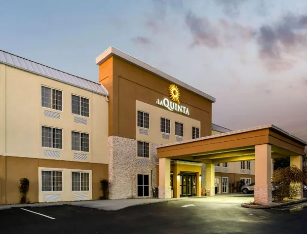 La Quinta Inn & Suites by Wyndham Knoxville North I-75 hotel detail image 2