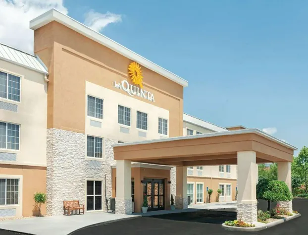 La Quinta Inn & Suites by Wyndham Knoxville North I-75 hotel detail image 1