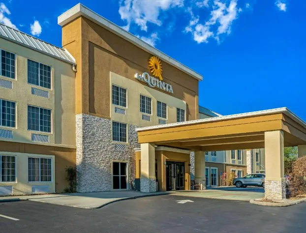 La Quinta Inn & Suites by Wyndham Knoxville North I-75 hotel detail image 2