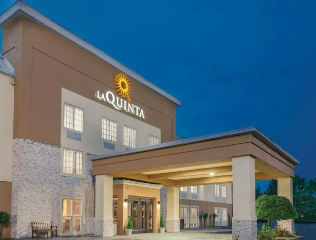 La Quinta Inn & Suites by Wyndham Knoxville North I-75 hotel detail image 3