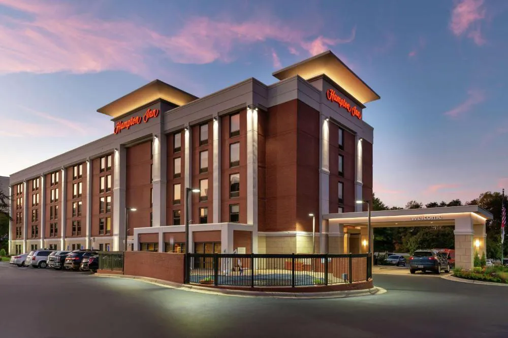 Hampton Inn Greensboro-Airport hotel hero