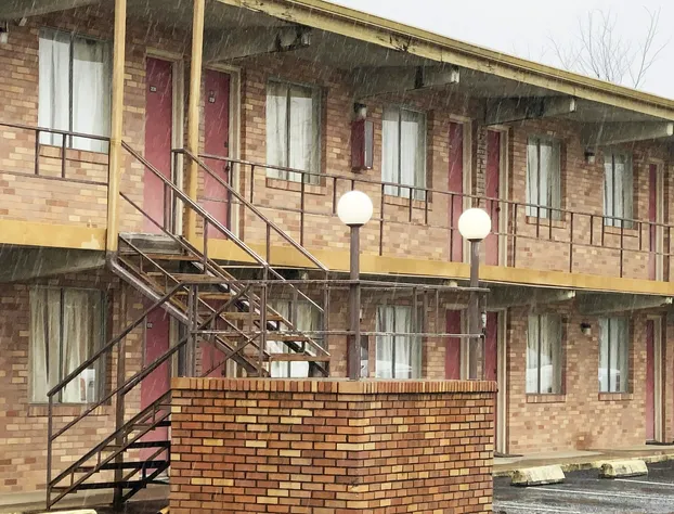 OYO Hotel Mauldin SC South Main Street hotel detail image 3