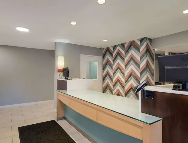 MainStay Suites Omaha Old Mill hotel detail image 2