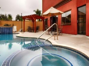Comfort Inn & Suites IAH Bush Airport – East hotel detail image 2