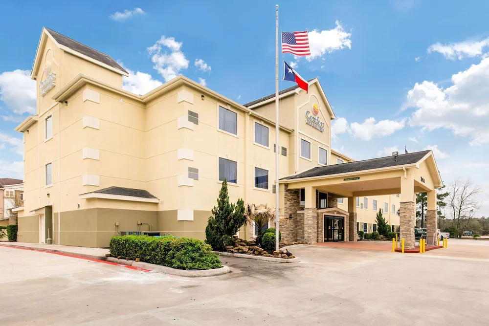 Comfort Inn & Suites IAH Bush Airport – East hotel hero