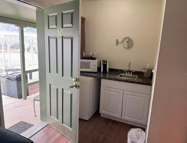 Lakeshore Lodge hotel detail image 4