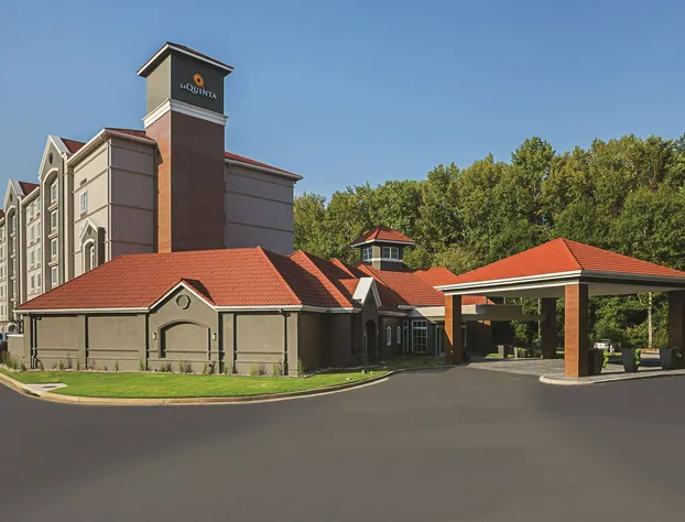 La Quinta Inn & Suites by Wyndham Atlanta Alpharetta hotel detail image 1