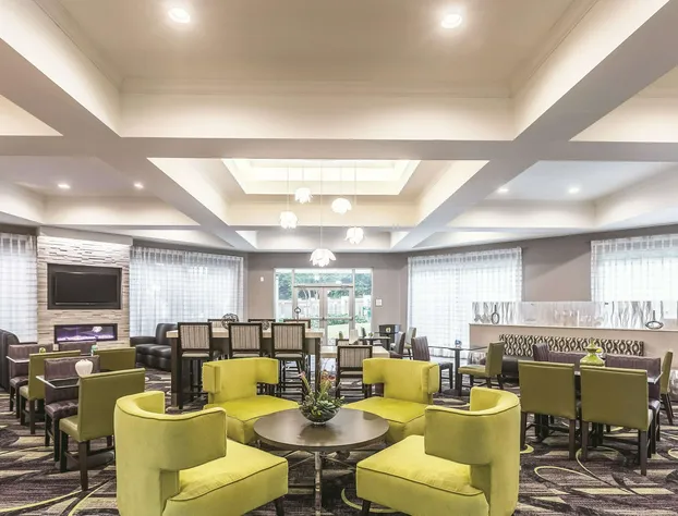 La Quinta Inn & Suites by Wyndham Atlanta Alpharetta hotel detail image 4