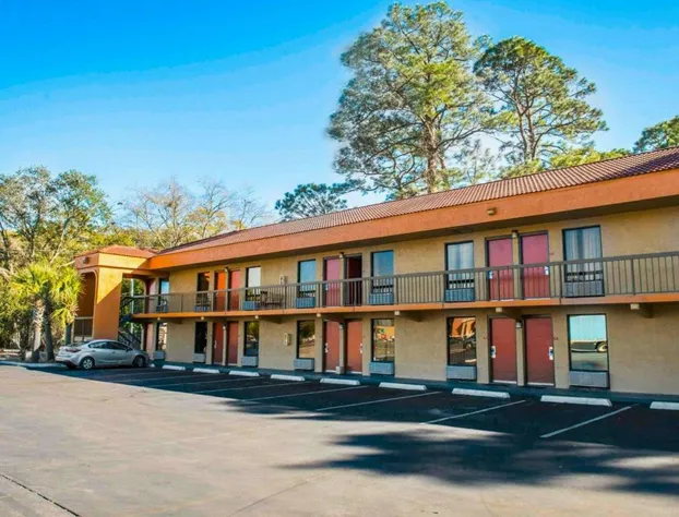 Econo Lodge Panama City St. Andrews hotel detail image 2