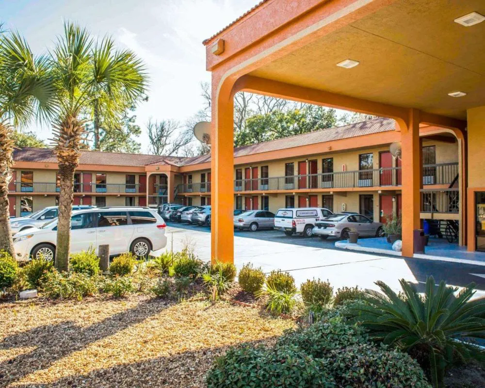Econo Lodge Panama City St. Andrews hotel hero