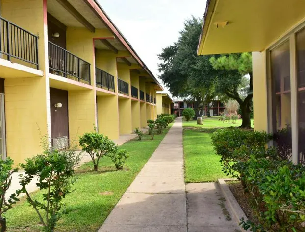 Red Carpet Inn and Suites Houston Gulf Fwy hotel detail image 1