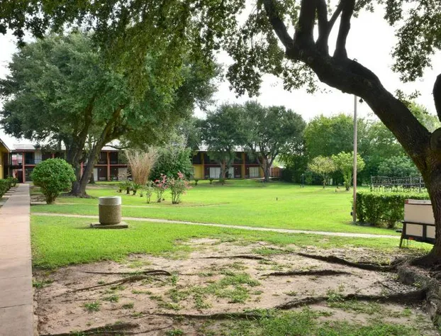 Red Carpet Inn and Suites Houston Gulf Fwy hotel detail image 2