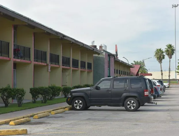 Red Carpet Inn and Suites Houston Gulf Fwy hotel detail image 3