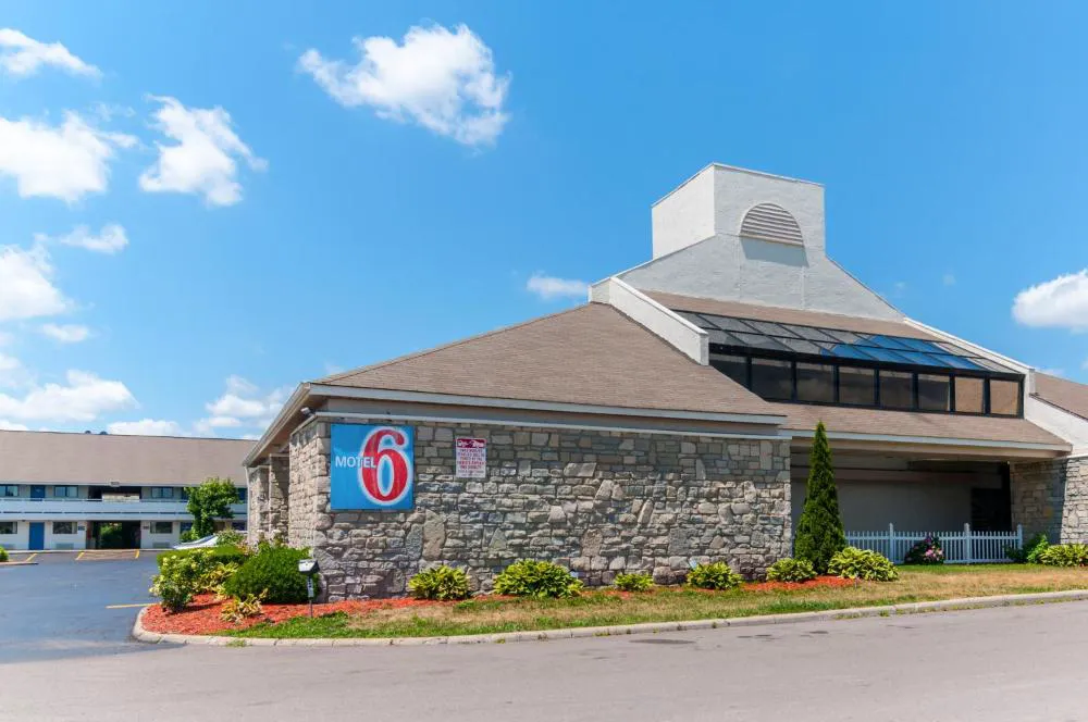 Motel 6 Southgate, MI - Detroit hotel hero