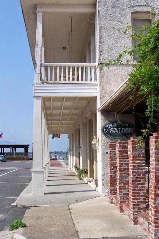 Riverview Hotel hotel hero