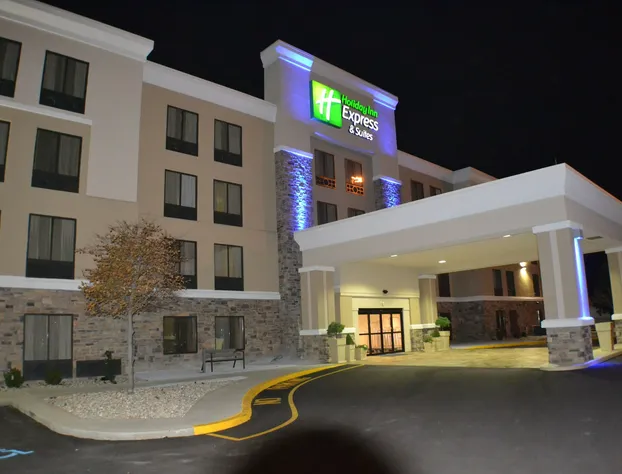 Holiday Inn Express and Suites Indianapolis W- Airport Area by IHG hotel detail image 2
