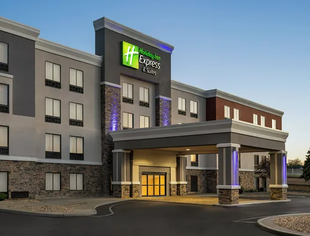 Holiday Inn Express and Suites Indianapolis W- Airport Area by IHG hotel detail image 3