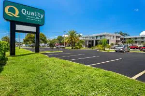 Quality Inn & Suites at Tropicana Field hotel hero