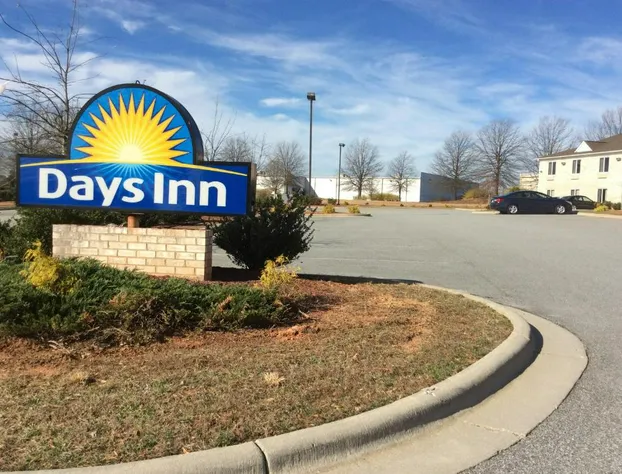 Days Inn by Wyndham Greensboro NC hotel detail image 1