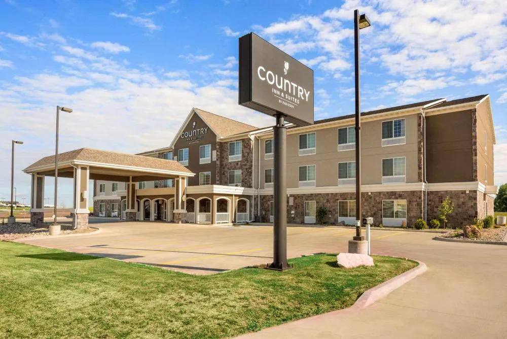 Country Inn & Suites by Radisson, Minot, ND hotel hero