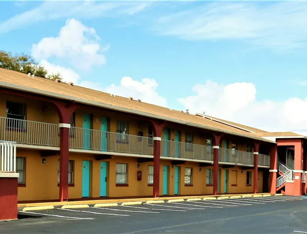 Howard Johnson by Wyndham Lake Front Park Kissimmee hotel detail image 2