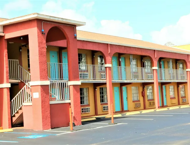 Howard Johnson by Wyndham Lake Front Park Kissimmee hotel detail image 4