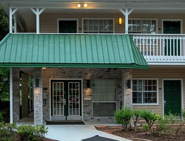 HomeTowne Studios by Red Roof Atlanta - Lawrenceville hotel detail image 1