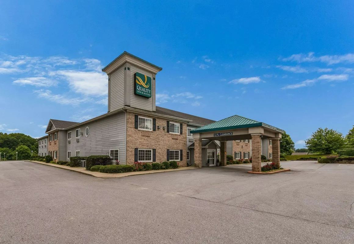 Quality Inn & Suites Hendersonville - Flat Rock hotel hero