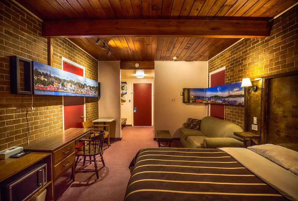 Wheelhouse Motel hotel hero