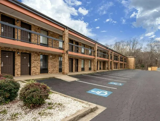Econo Lodge Inn Suites hotel detail image 2